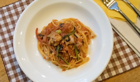 11月限定パスタ「鶏肉のトマト煮込みソース」